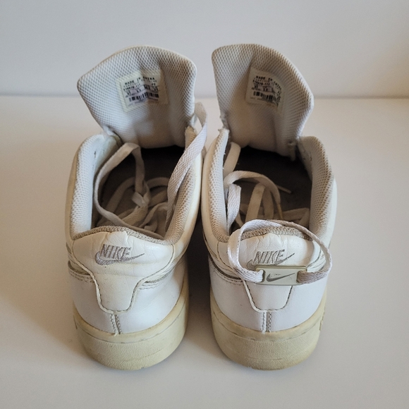 Vintage Nike Air Force One Youth White Shoes 6 US with Laces Sneakers - Picture 4 of 6